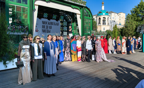 Участники «Московского долголетия» представили коллекции модной одежды на Московской неделе моды