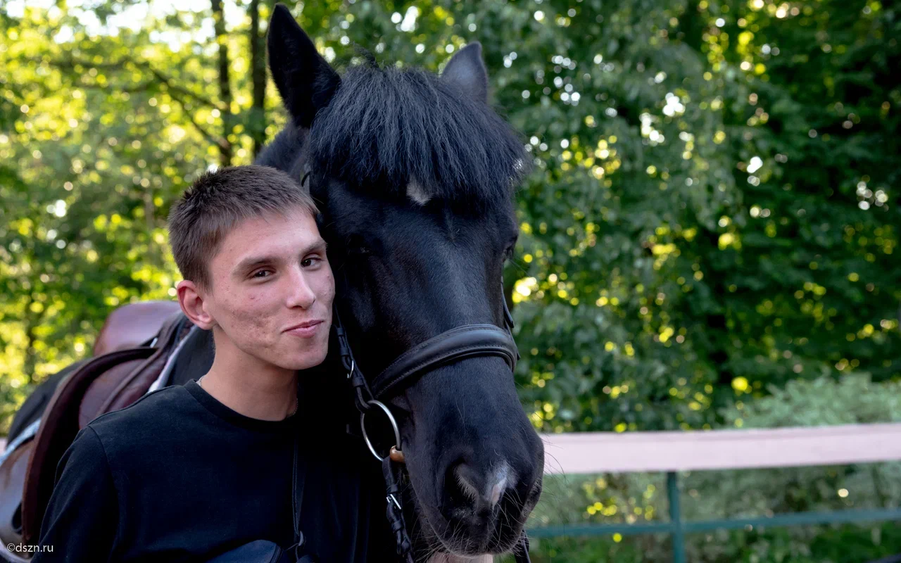 Общение с лошадьми помогает ребятам лучше взаимодействовать с окружающим миром