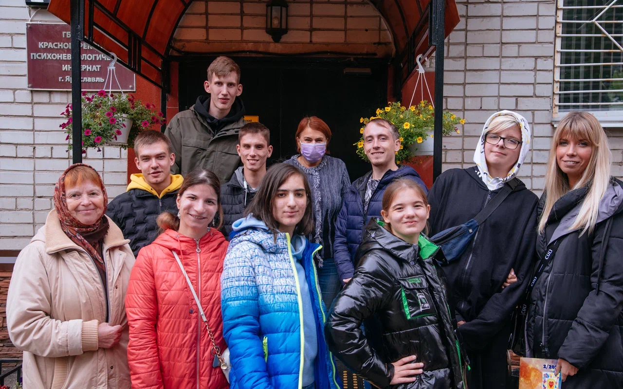 Студенты “Гурьевского” с руководством Красноперекопского психоневрологического интерната
