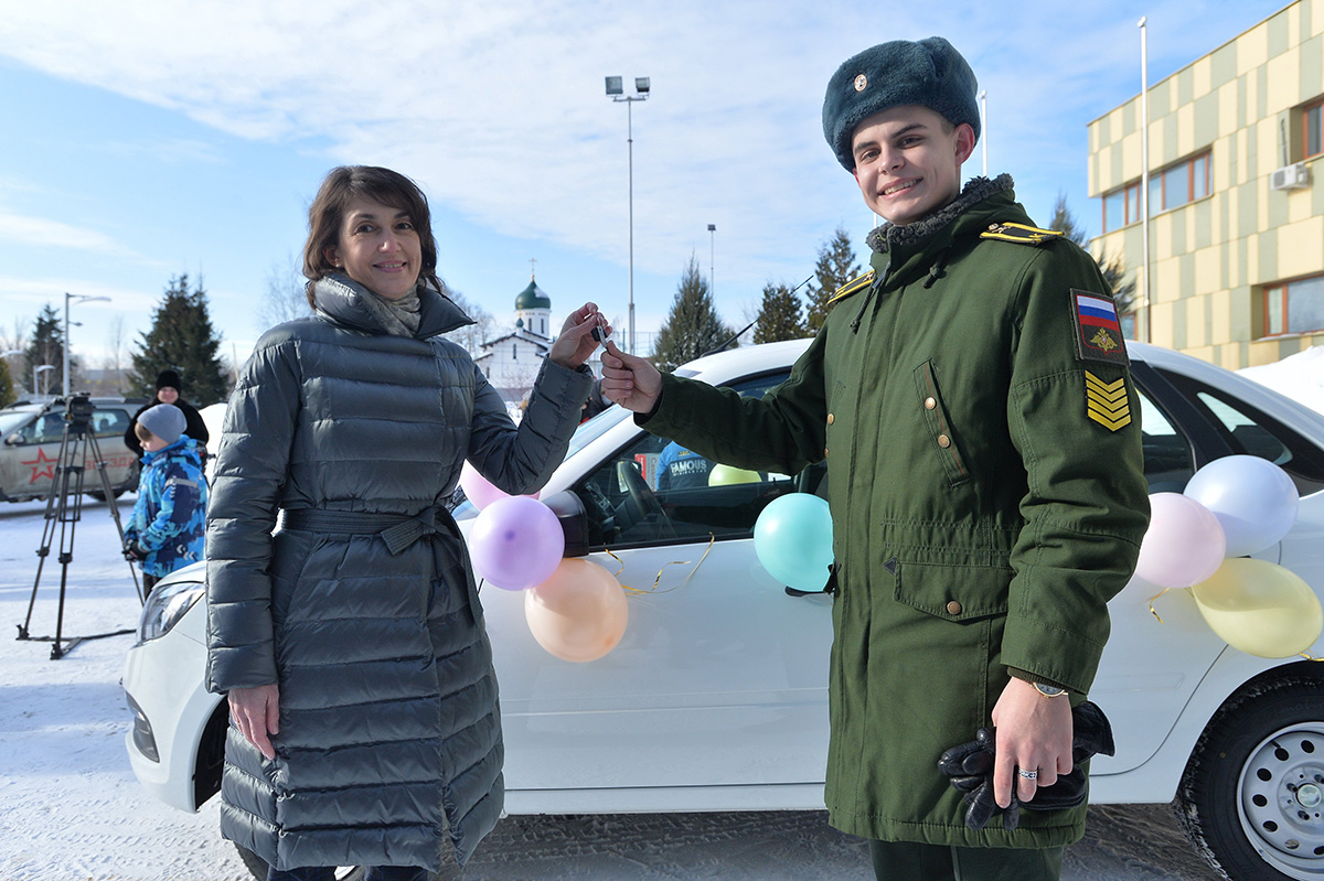 Победитель капитал-шоу «Поле чудес» подарил свой приз Центру содействия  семейному воспитанию им. Г. И. Россолимо - Департамент труда и социальной  защиты населения города Москвы