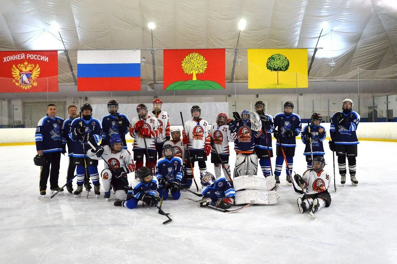 Хоккейная команда Pride на матче в Липецке 