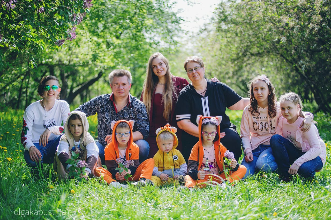 Жизнь обычной семьи 26. Семья в Москве. Московская семья. Семья с пятью детьми в Москве. Семья в Москве фото.